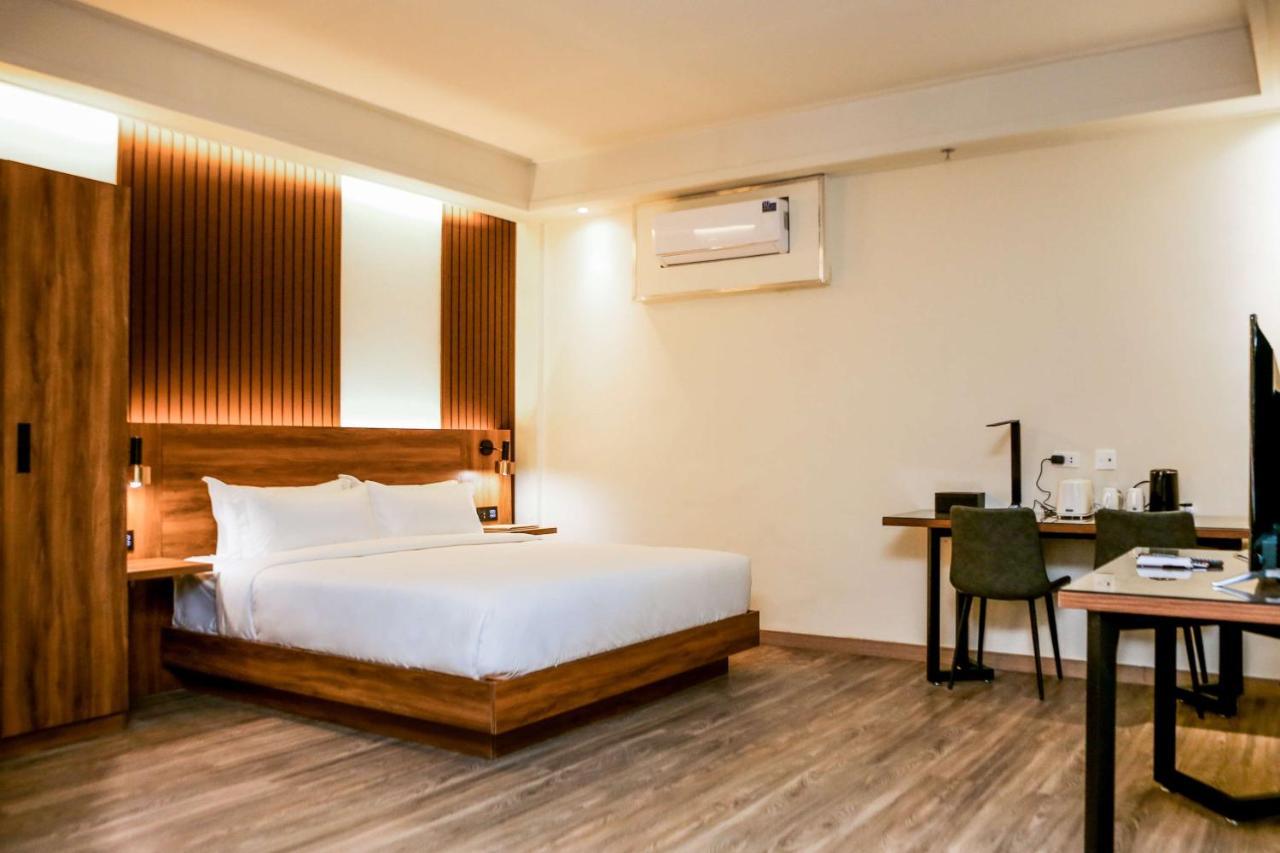 Surestay Studio By Best Western Clarkview Angeles City ภายนอก รูปภาพ